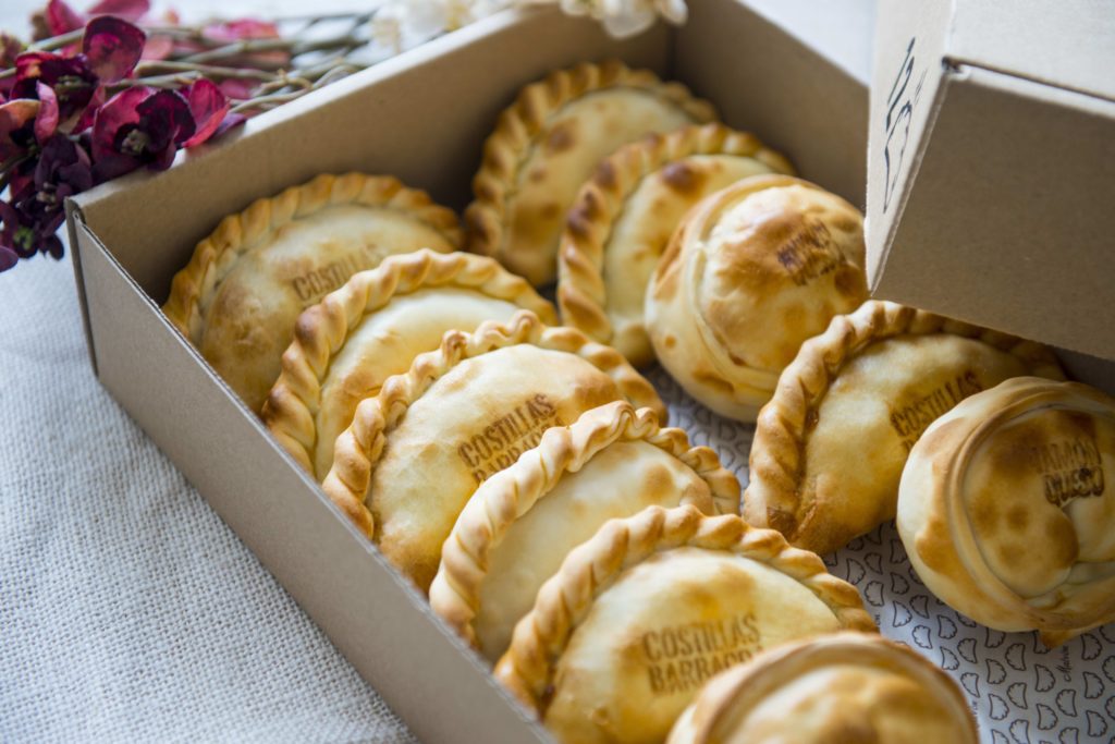 Malvón, la empanada criolla que triunfa en Madrid 1 Caja de empanadas Malvón