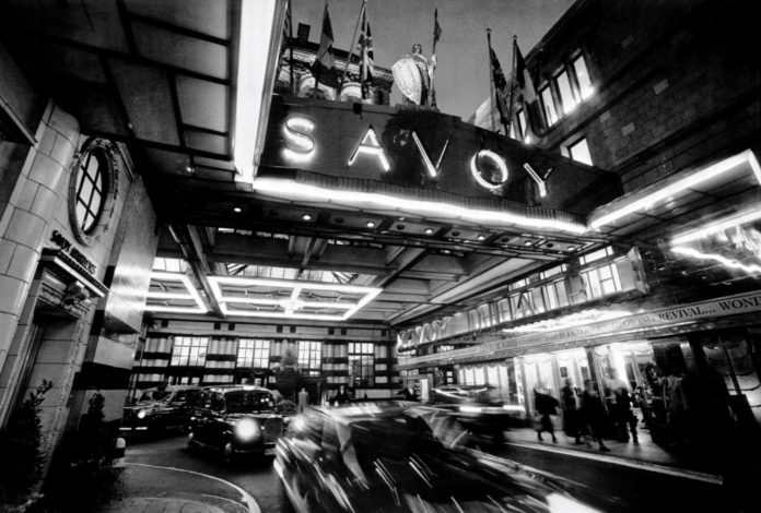 Portada de archivo para la reseña de Hotel Savoy. El destino de una familia de Maxim Wahl
