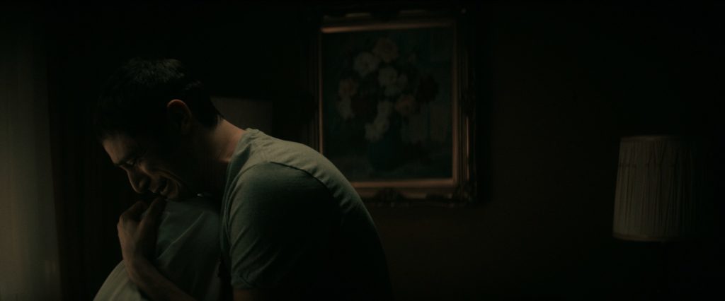 'The Vigil', el terror de las tradiciones judías 4 Yakov y la fotografía tan oscura