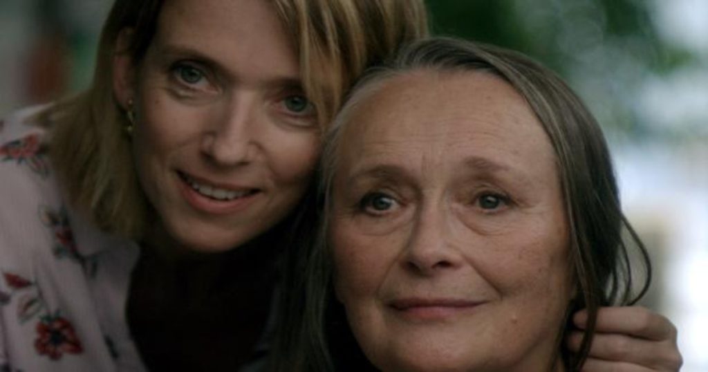 'Entre nosotras' y '14 días y 12 noches'. Cine femenino 1 Madre e hija, a punto de sufrir un tsunami al develarse un secreto- Entre nosotras