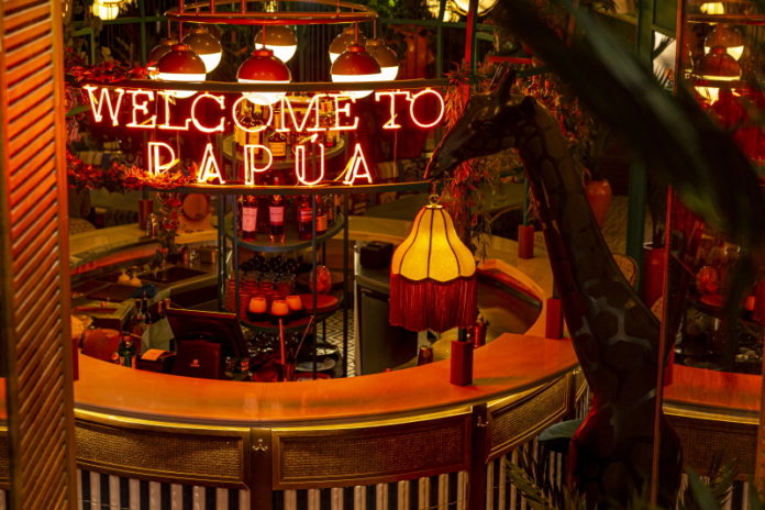 Entrada restaurante Papúa Colón