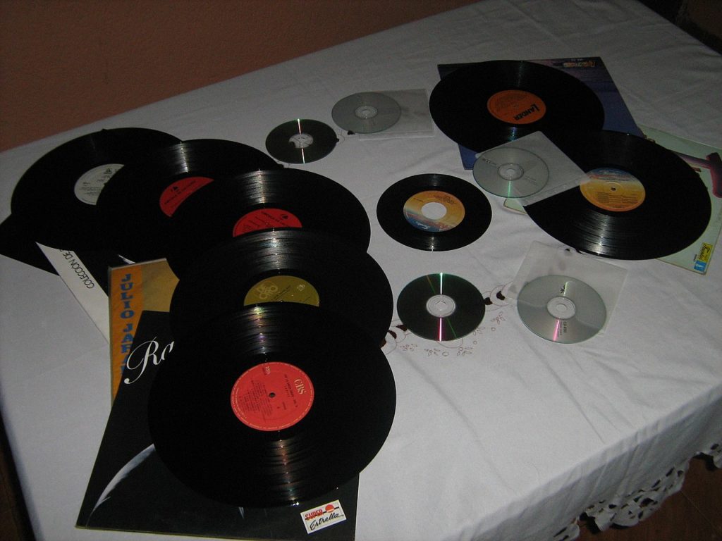Apple, la privacidad y la importancia del formato físico 2 Discos de vinilo y CDs @Elberth