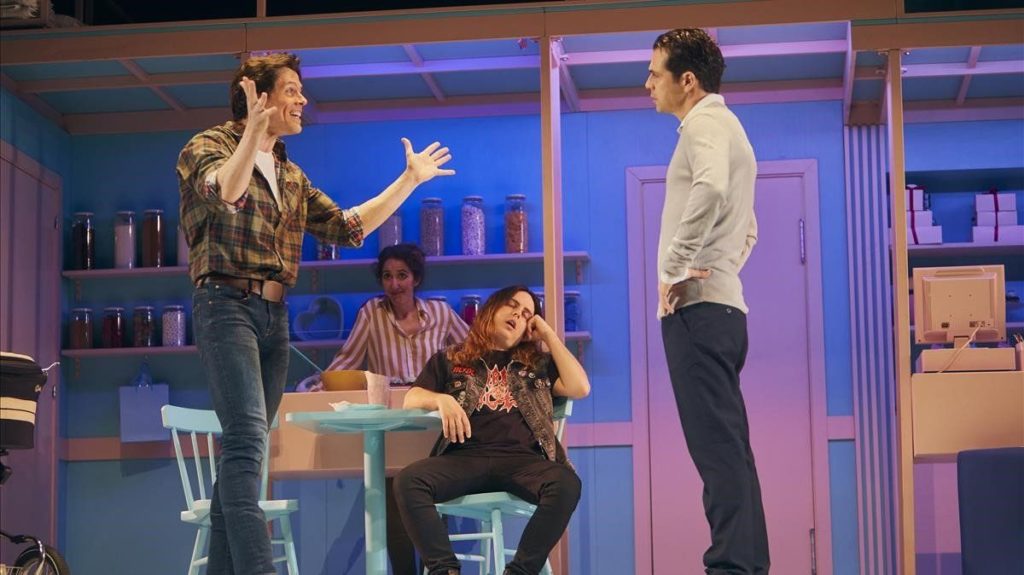Oh! Mami es sobre todo una comedia de enredo