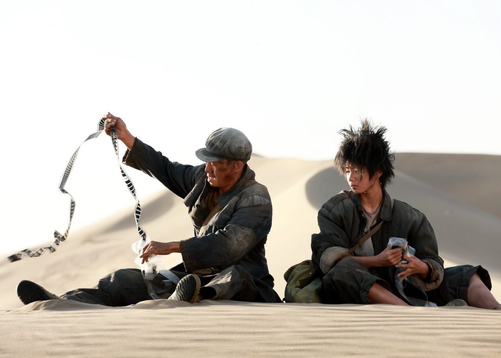 'Un segundo'. Zhang Yimou hace un homenaje al cine 2 Buscando unos fotogramas