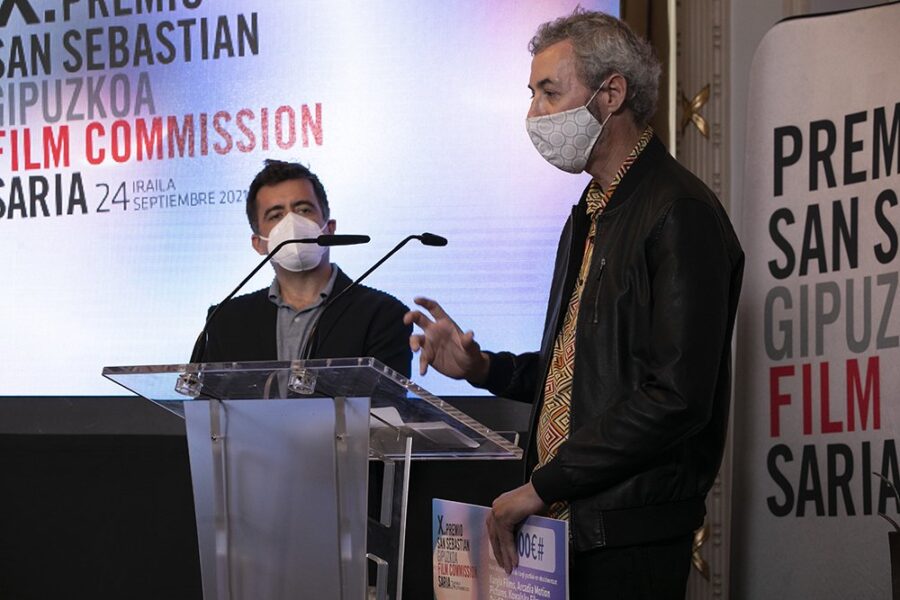 Igor Legarreta. 'Me siento más profeta fuera de mi tierra' 1 Igor Legarreta recogiendo el X Premio de la San Sebastian-Gipuzkoa Film Commission. Fotografía de Sara Santos