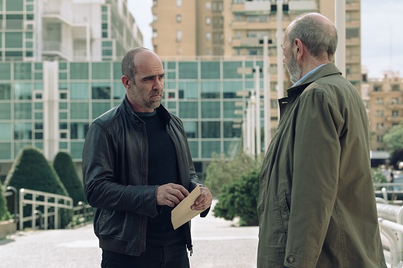 'Código Emperador'. Las cloacas de la política 3 Recibir un encargo, en un sobre, en la calle