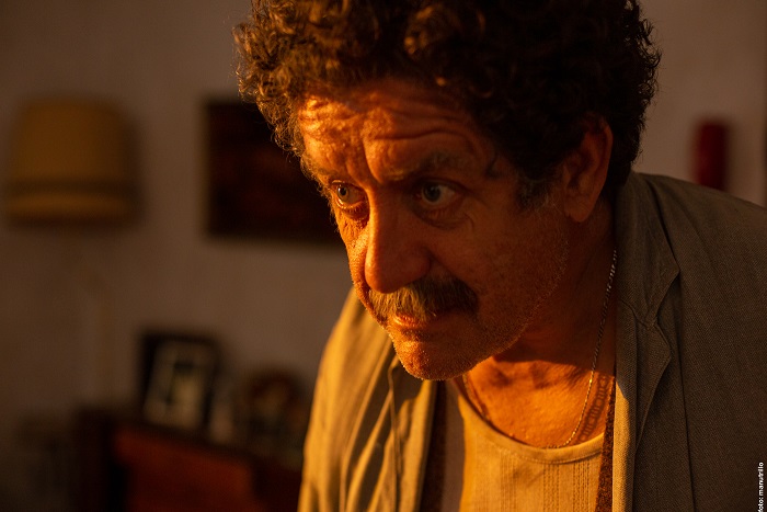 Pedro Casablanc como el majara, abuelo de Óliver