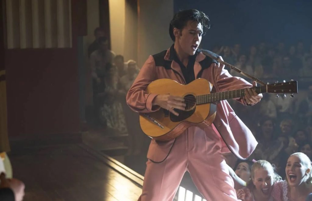 'Elvis'. La épica del rey del rock y la sombra poderosa de su manager 1 Un joven Elvis desata la locura entre las jóvenes