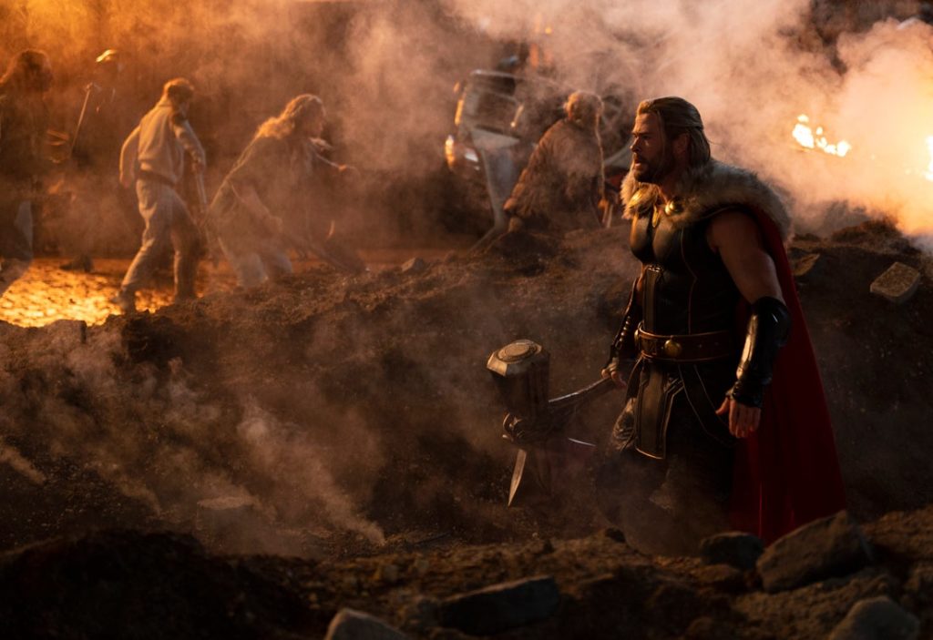 Un encuentro inesperado. Thor descubre a Jane Foster transformada en Thor la Poderosa