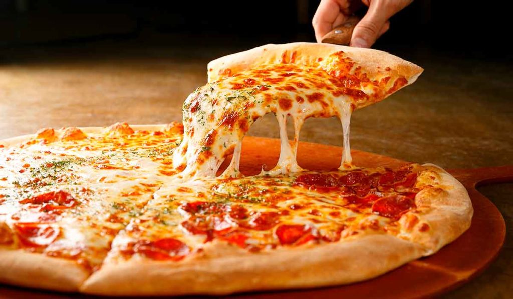 5 curiosidades acerca de la pizza, un plato sencillo de compartir