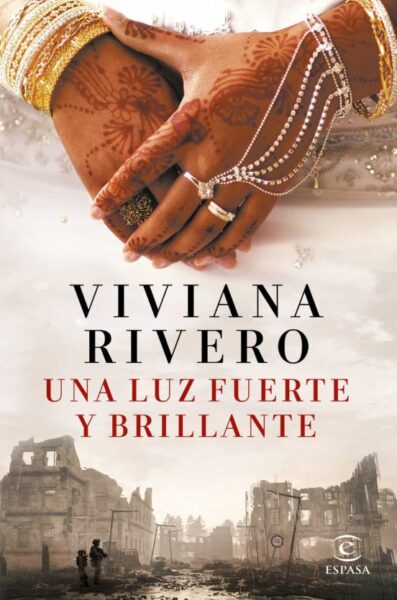 Portada de 'Una luz fuerte y brillante' de Viviana Rivero