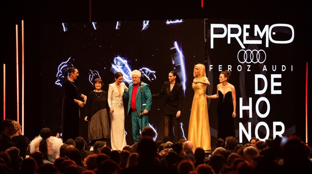 Pedro Almodóvar recibe el Premio Feroz Audi de Honor durante la gala de los Premios Feroz 2023