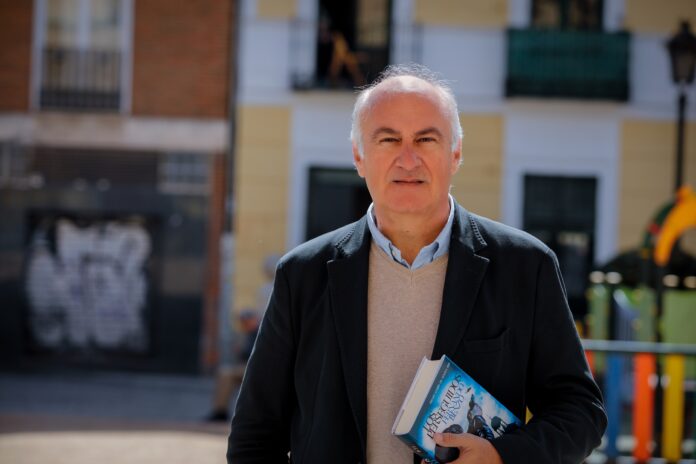 Entrevista a Fernando Benzo, autor de Los Perseguidos con la que ha ganado el premio Azorín de Novela 2023
